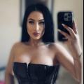 Amira, mit 80 E Busen. Bild