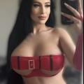 Amira, mit 80 E Busen. Bild