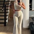 Monyk, hübsche blonde Frau. Bild