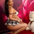 Latina Shayna, mit dem Top-Service Bild